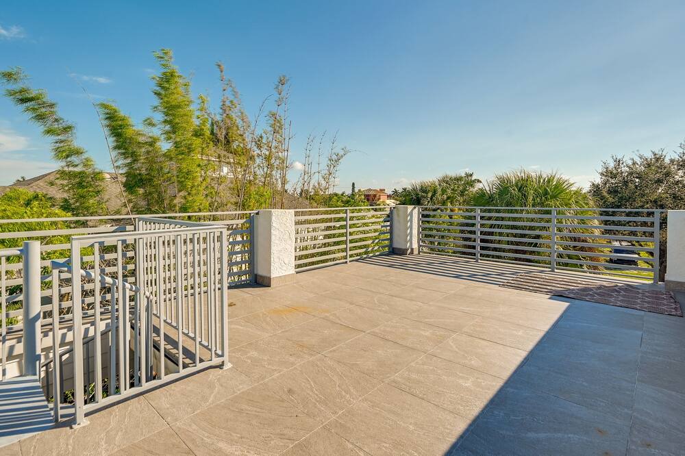 Photo of Patio Balcony in Isles of Capri