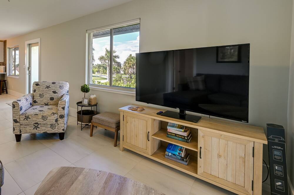 Photo of Livingroom in Isles of Capri