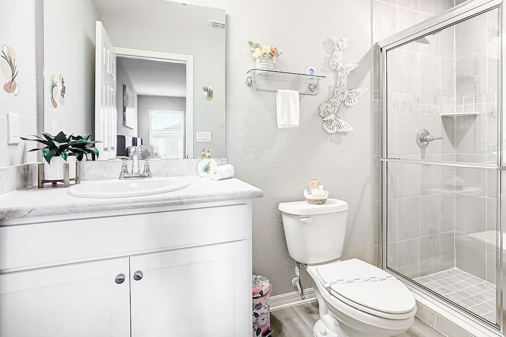 Photo of Bathroom in Auburndale