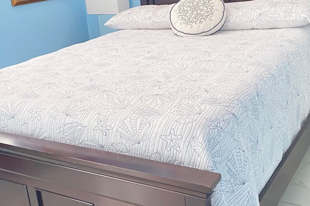 Photo of Bedroom in Beach Club Colony