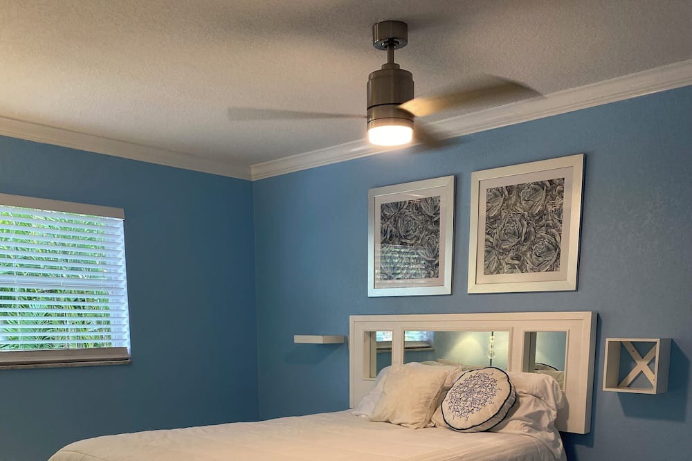 Photo of Bedroom in Beach Club Colony