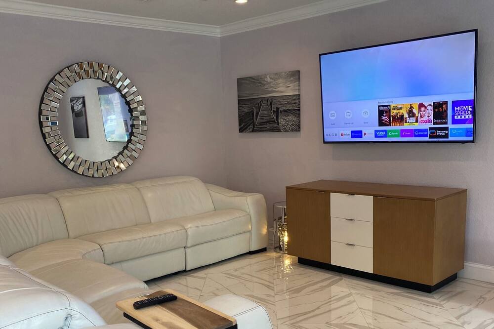 Photo of Livingroom in Beach Club Colony