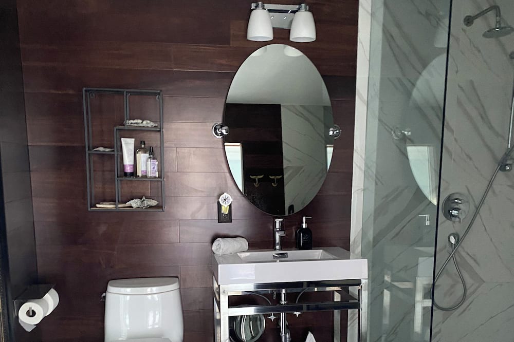 Photo of Bathroom in Beach Club Colony