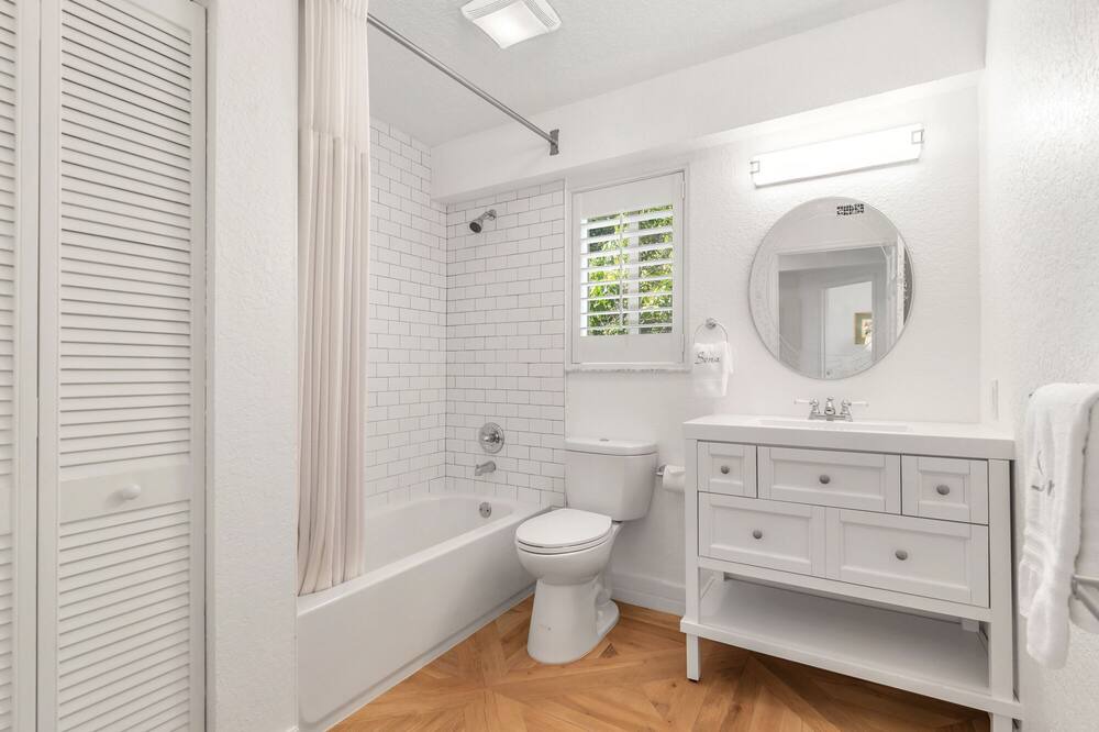 Photo of Bathroom in Poiciana Park II
