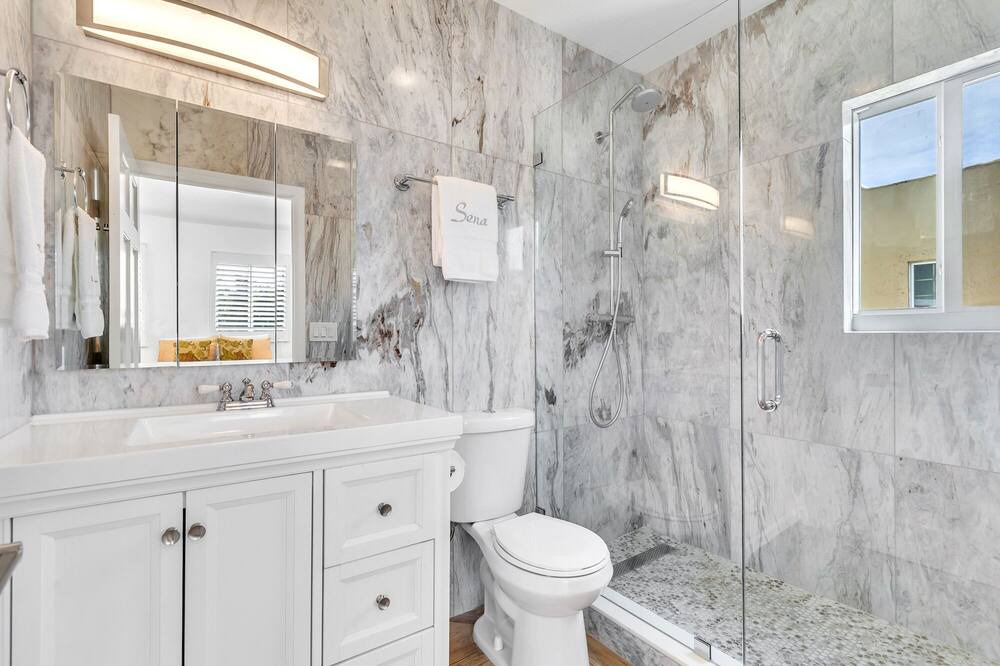 Photo of Bathroom in Poiciana Park II