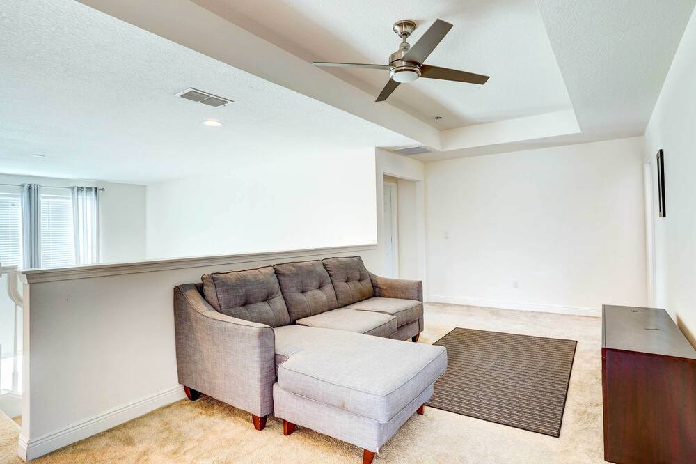 Photo of Livingroom in Seffner Community Alliance