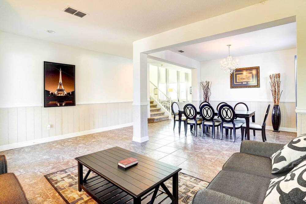 Photo of Livingroom in Seffner Community Alliance