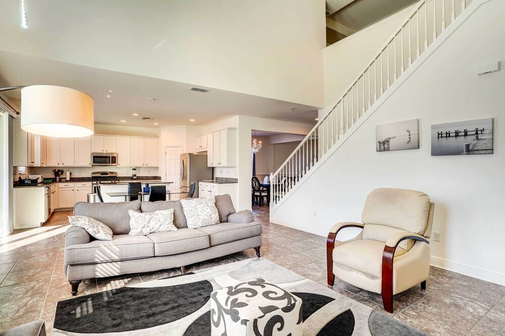 Photo of Livingroom in Seffner Community Alliance