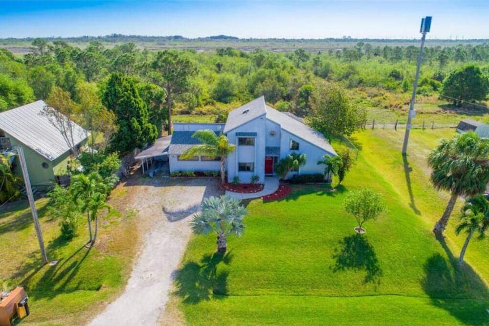 Photo of Outdoor in Indian River Estates