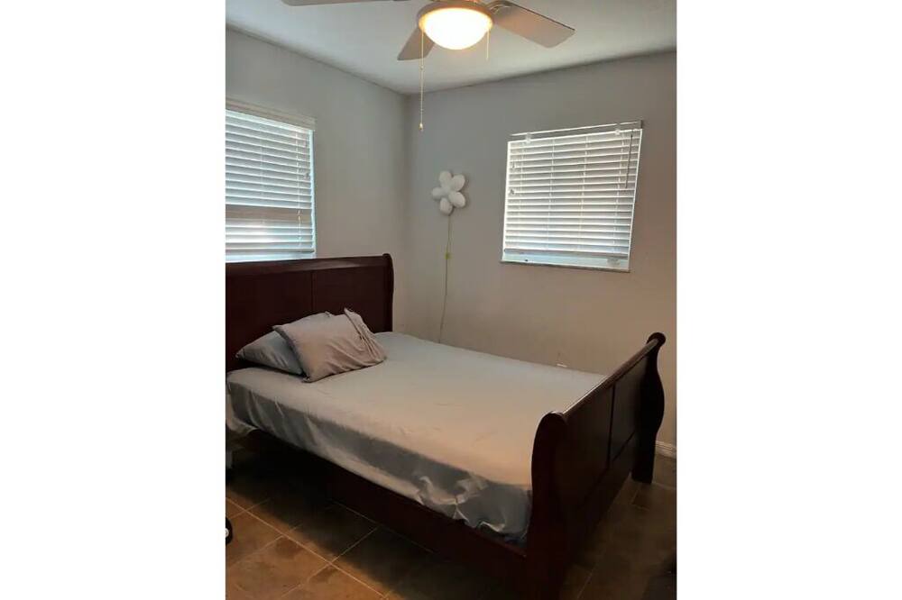 Photo of Bedroom in Indian River Estates