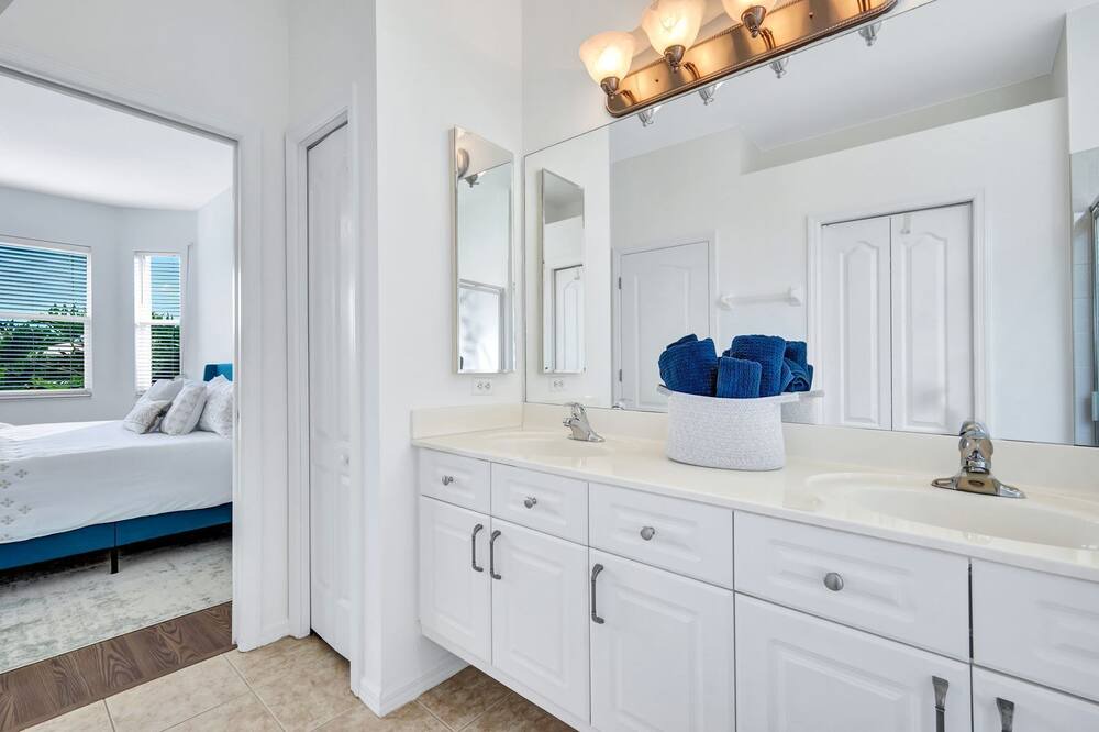 Photo of Bathroom in Naples