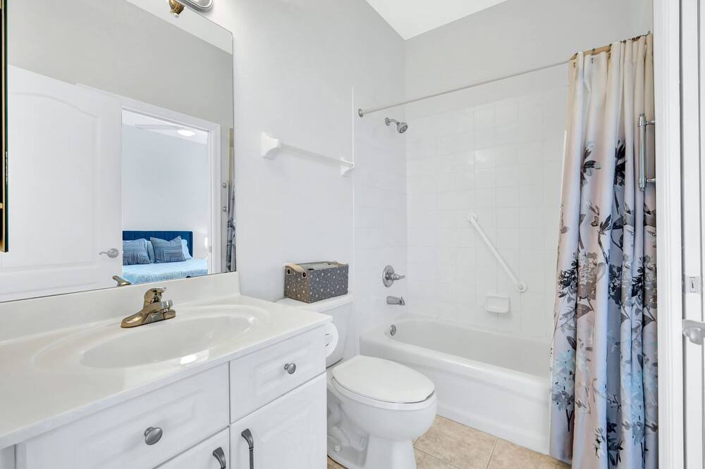 Photo of Bathroom in Naples