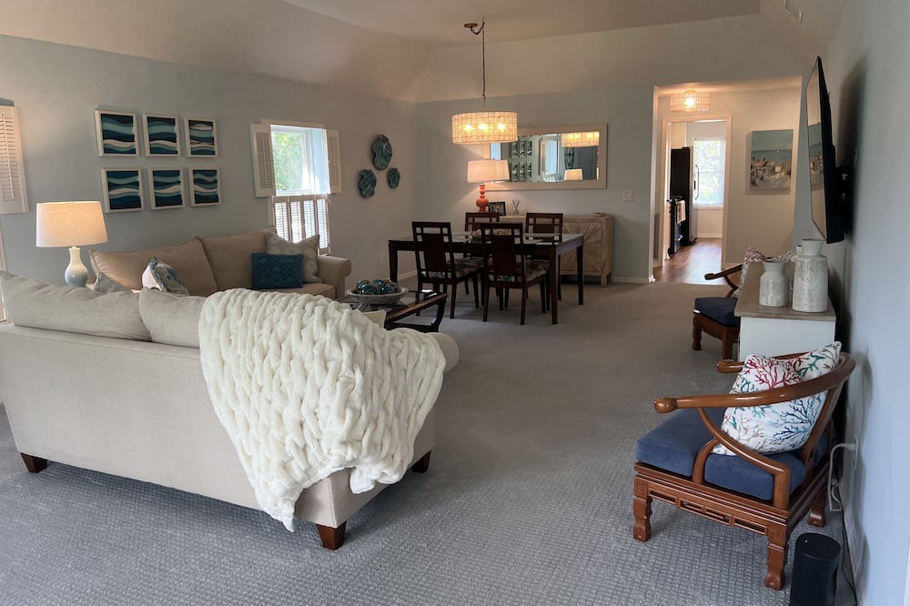 Photo of Livingroom in Indian River Shores