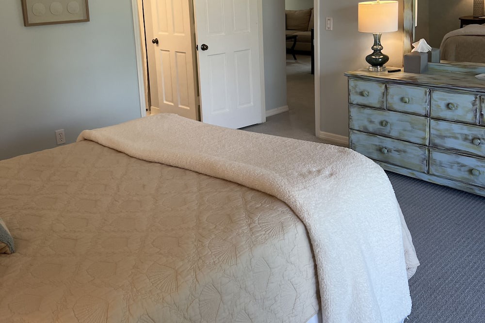 Photo of Bedroom in Indian River Shores