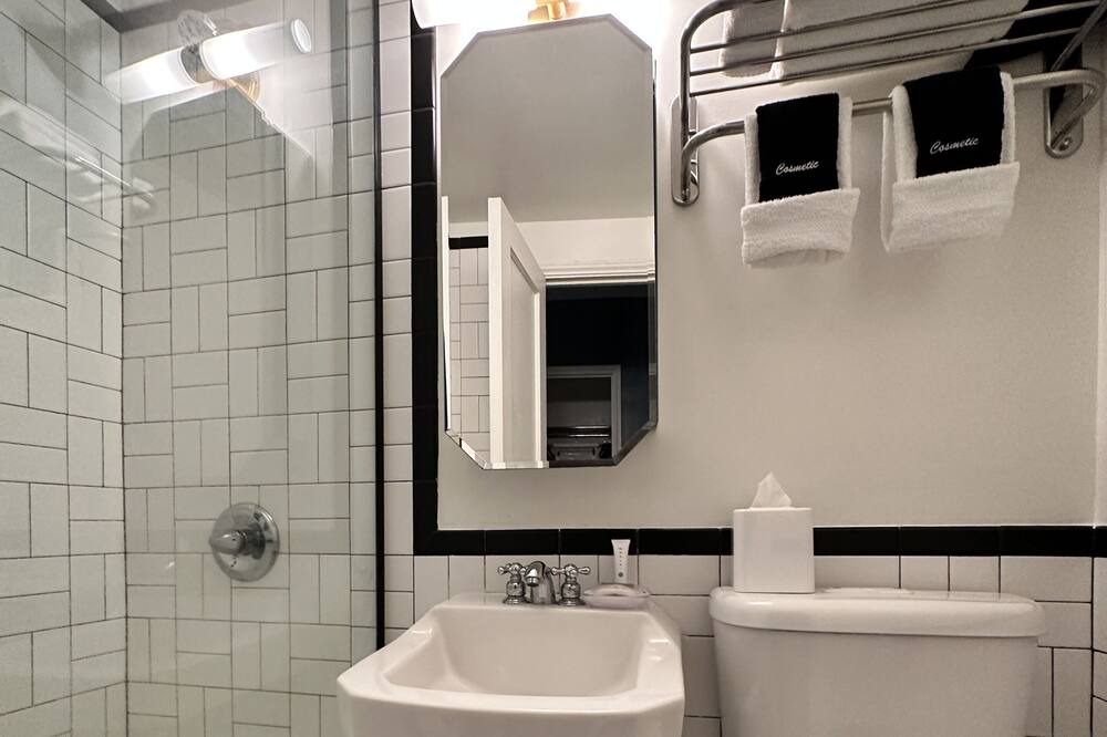 Photo of Bathroom in Overtown