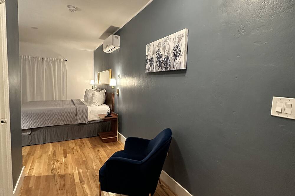 Photo of Bedroom in Overtown
