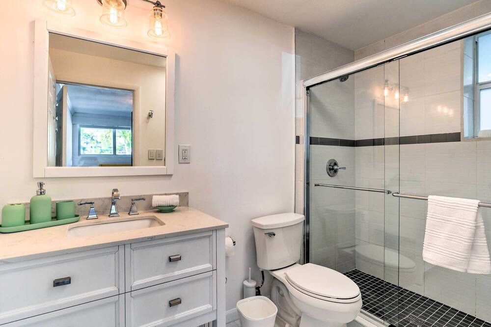 Photo of Bathroom in Coral Way