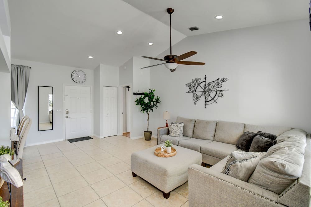 Photo of Livingroom in Port Saint Lucie
