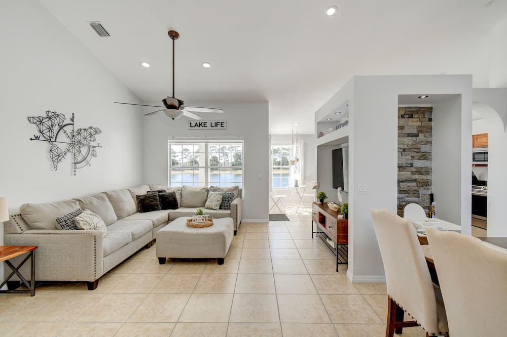 Photo of Livingroom in Port Saint Lucie