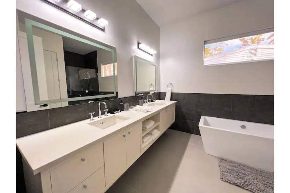 Photo of Bathroom in Alabama Grove Terrace