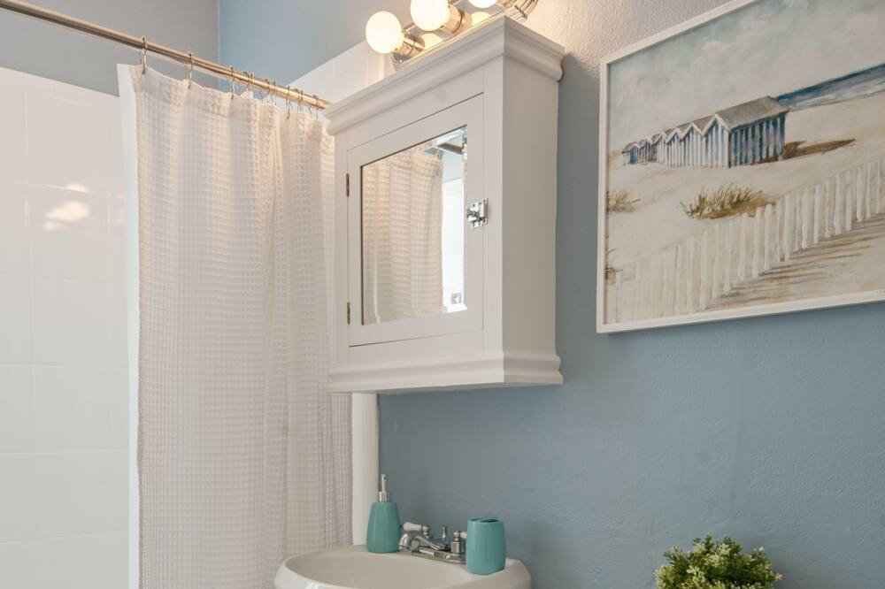 Photo of Bathroom in Downtown Dunedin