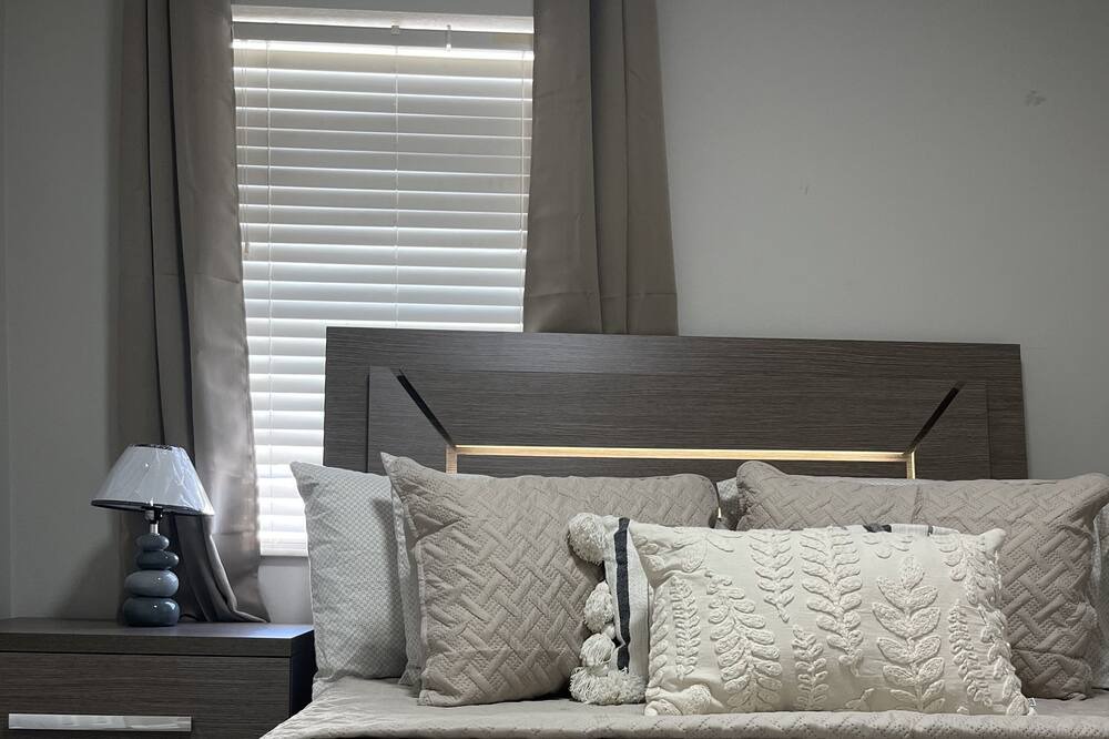 Photo of Bedroom in North Lauderdale