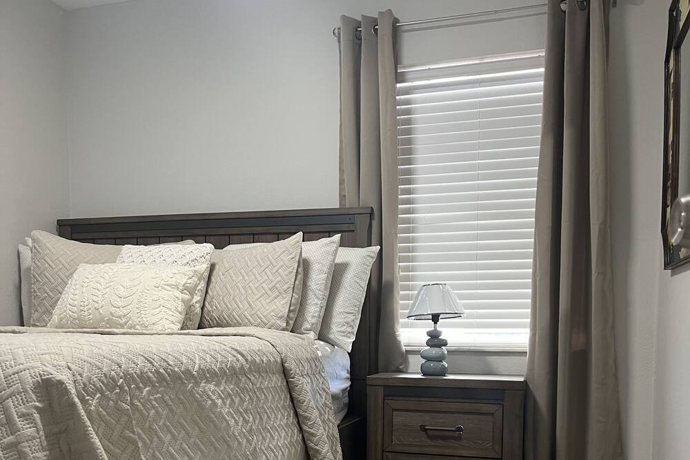 Photo of Bedroom in North Lauderdale