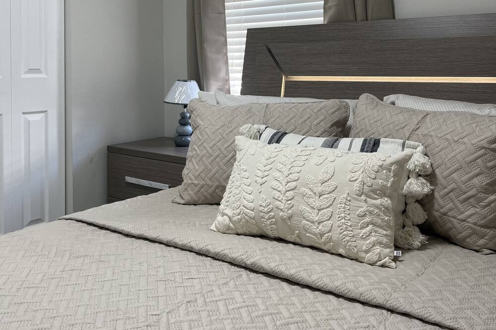 Photo of Bedroom in North Lauderdale
