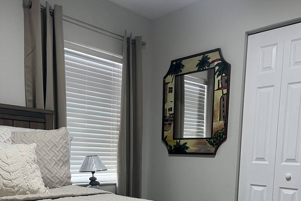 Photo of Bedroom in North Lauderdale