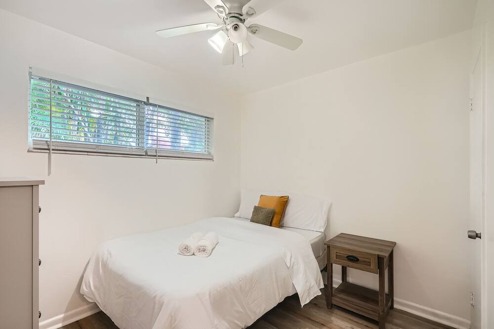 Photo of Bedroom in Palm Beach Shores