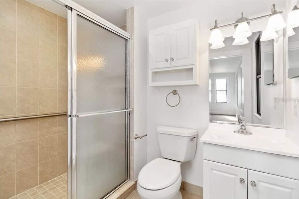 Photo of Bathroom in Auburndale