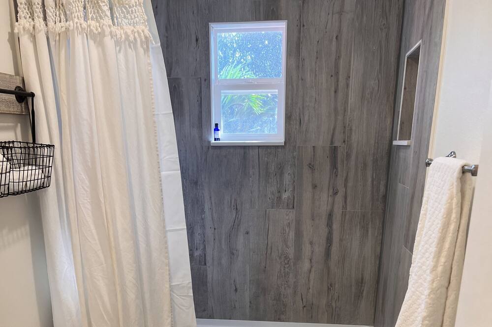 Photo of Bathroom in New Melbourne Beach