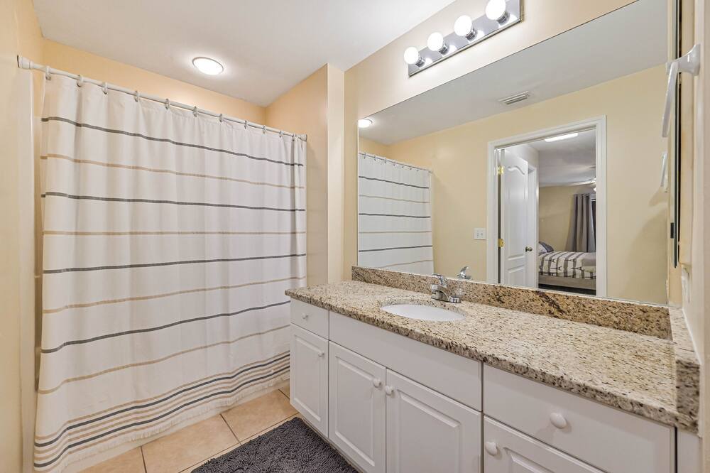 Photo of Bathroom in Jacarandas