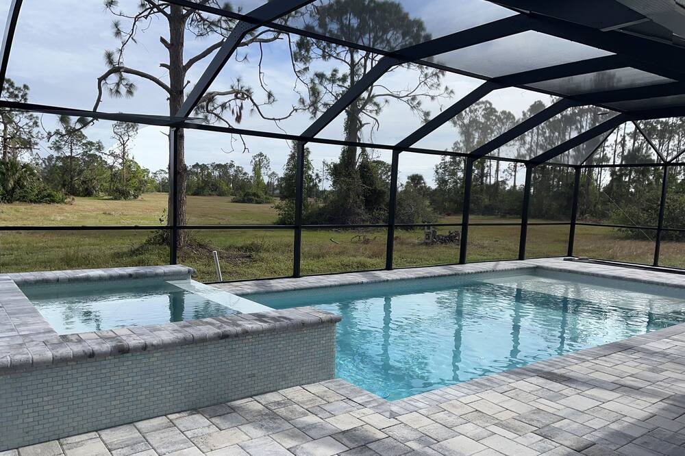 Photo of Outdoor in Jacarandas