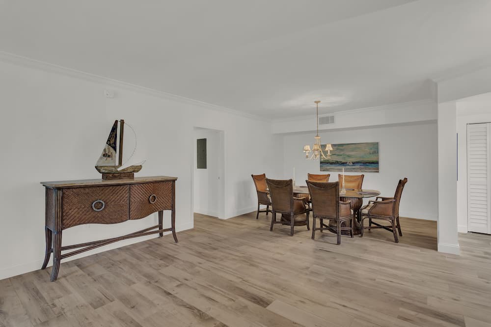 Photo of Bedroom in Indian River Shores