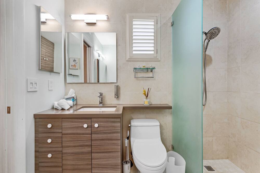 Photo of Bathroom in Hollywood Hills