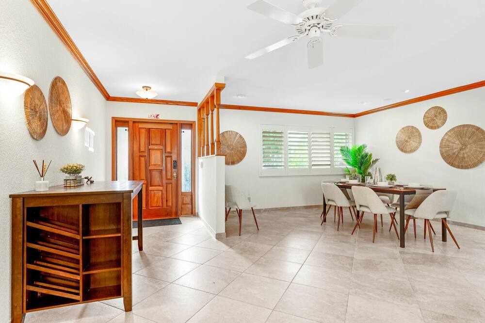 Photo of Others in Hollywood Hills