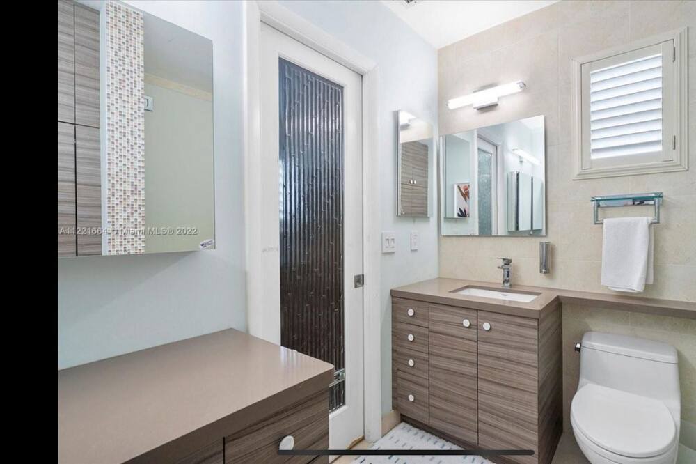 Photo of Bathroom in Hollywood Hills