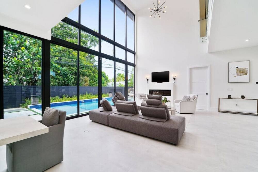 Photo of Livingroom in Ludlam