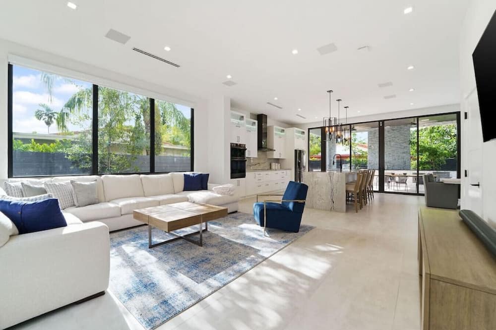 Photo of Livingroom in Ludlam