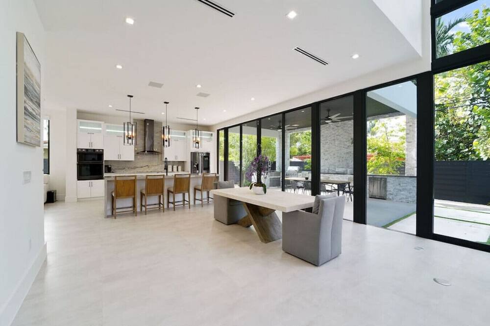 Photo of Livingroom in Ludlam