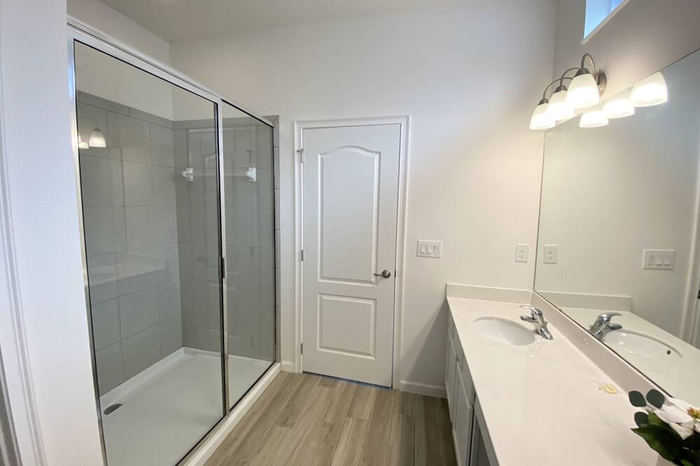 Photo of Bathroom in Sunridge Woods