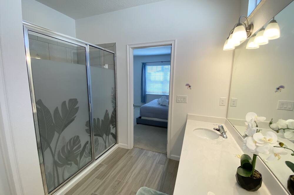 Photo of Bathroom in Sunridge Woods