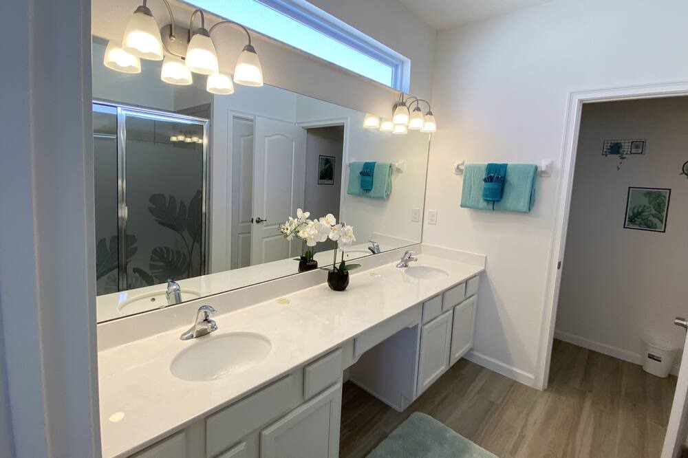 Photo of Bathroom in Sunridge Woods