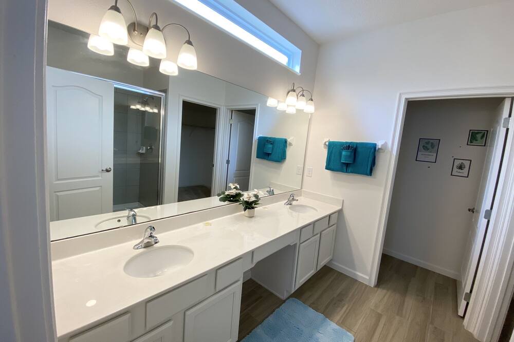 Photo of Bathroom in Sunridge Woods