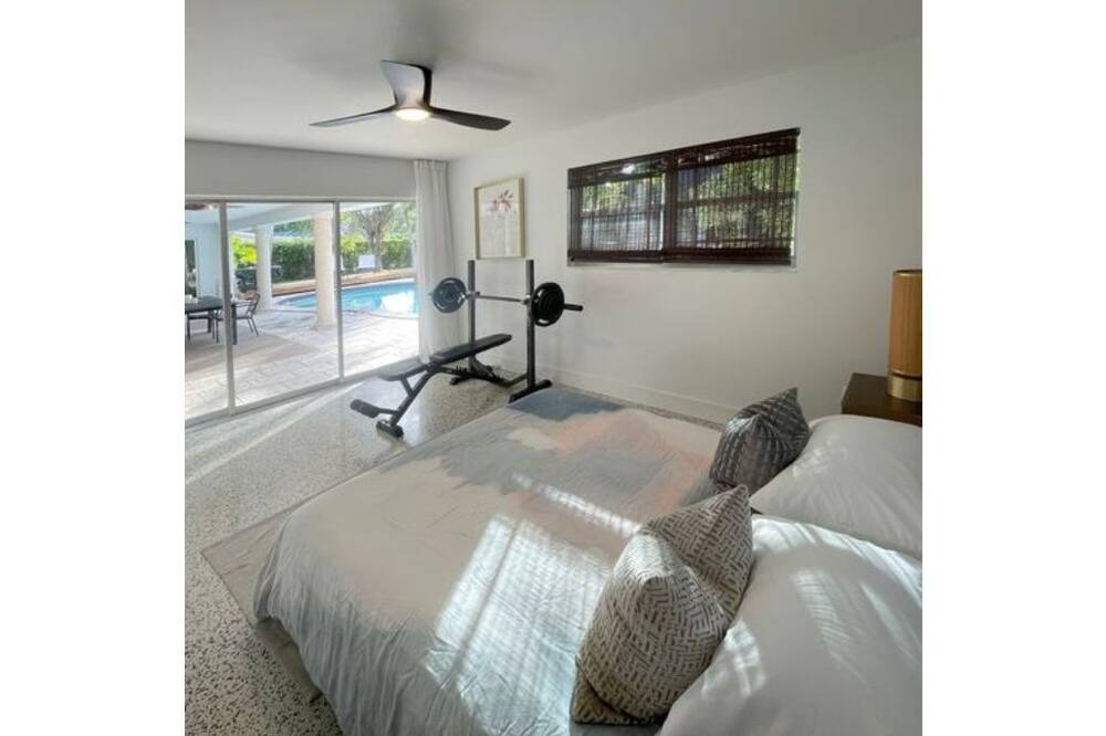 Photo of Bedroom in Pinecrest