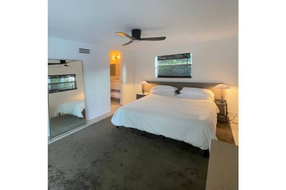 Photo of Bedroom in Pinecrest