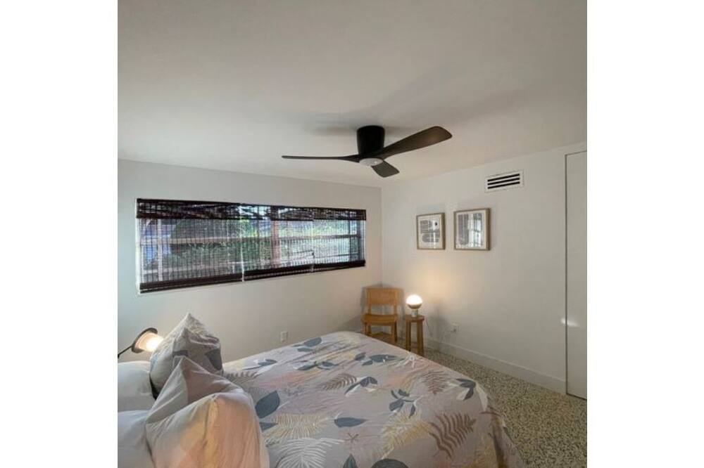 Photo of Bedroom in Pinecrest