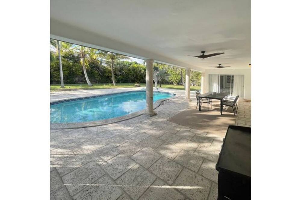 Photo of Outdoor in Pinecrest
