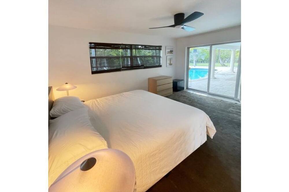 Photo of Bedroom in Pinecrest